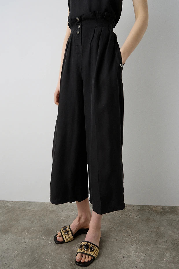 PANTALÓN CROP BOTONES