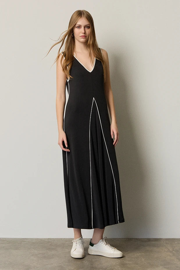 VESTIDO LARGO DETALLES CONTRASTE