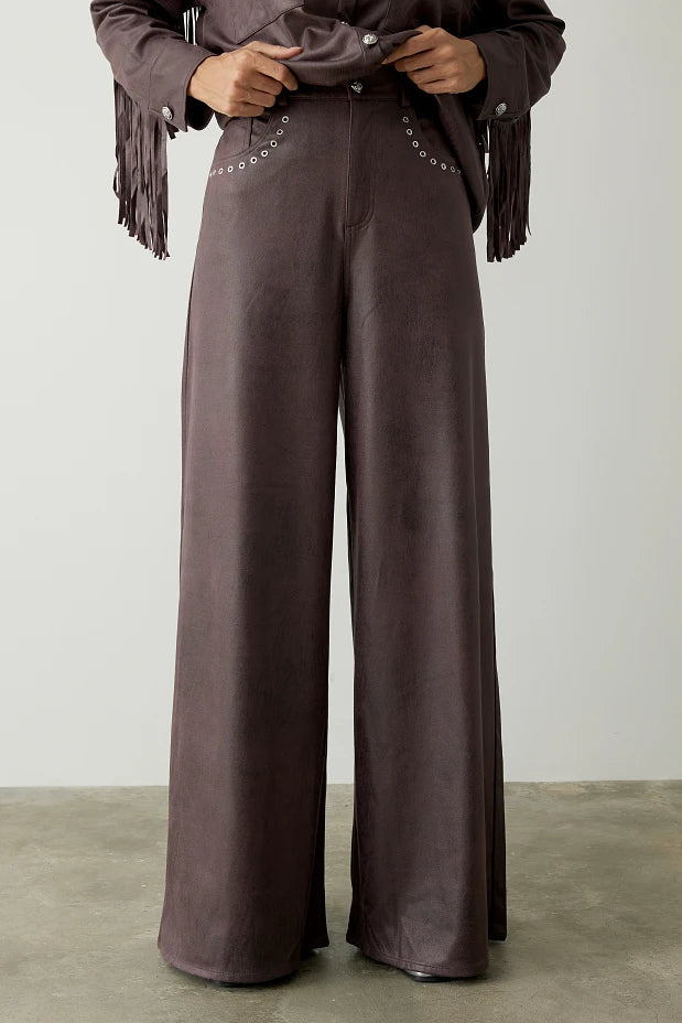 Pantalón ancho estilo cuero
