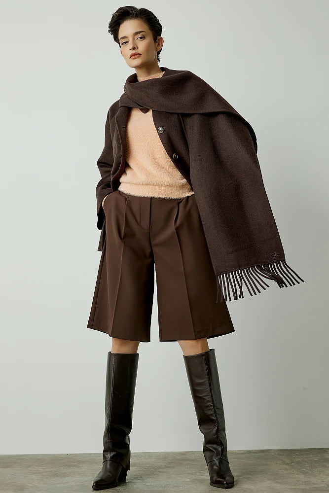 ABRIGO CORTO CON BUFANDA