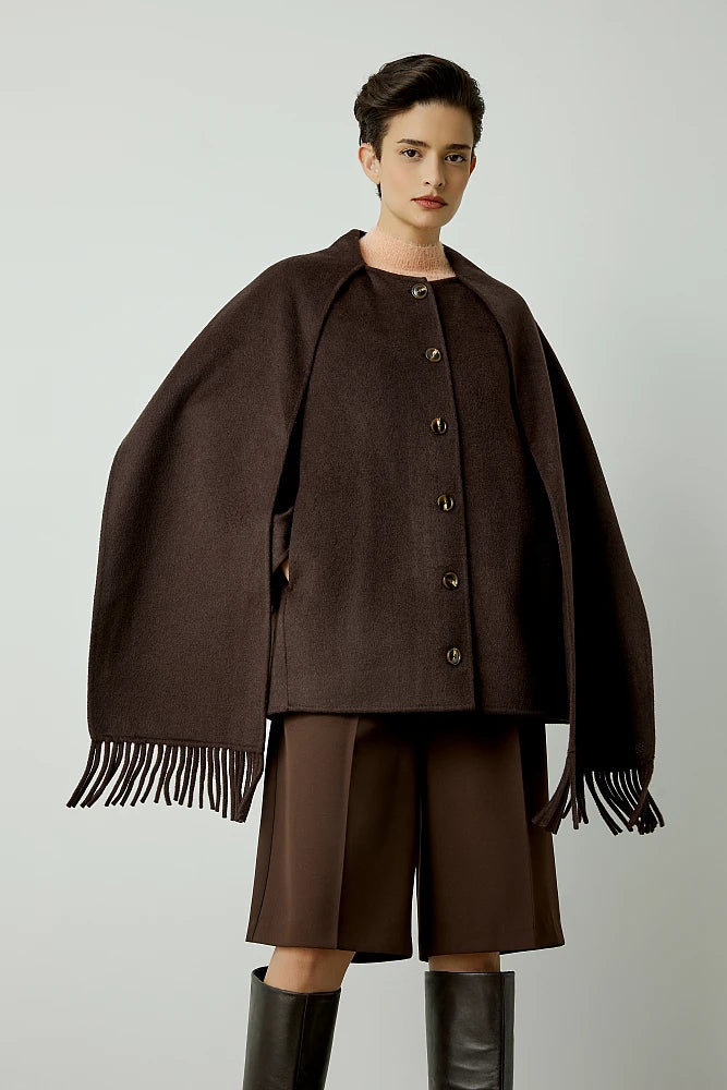 ABRIGO CORTO CON BUFANDA