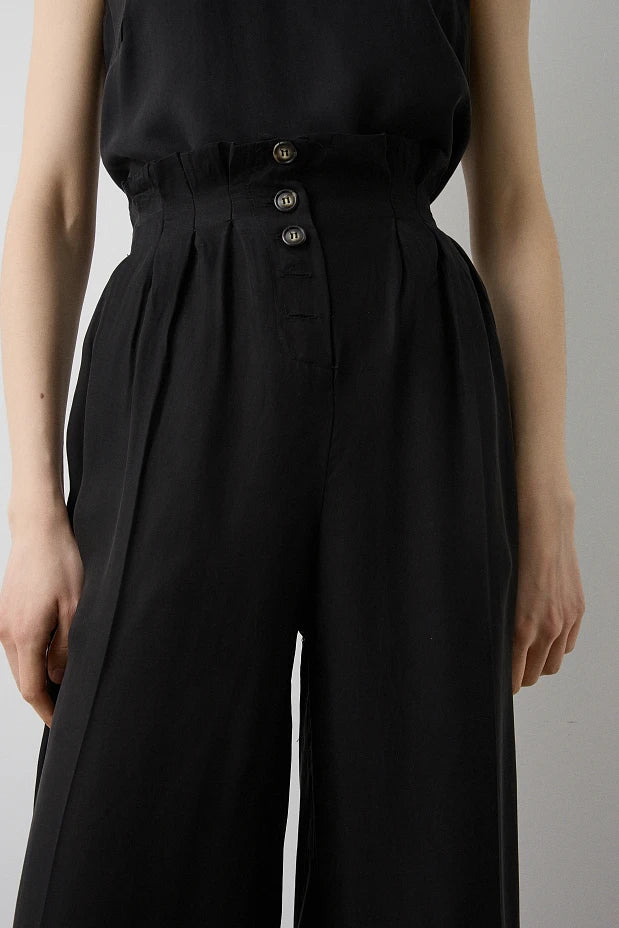 PANTALÓN CROP BOTONES