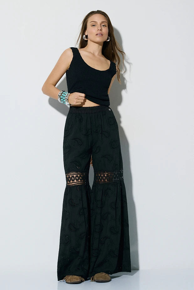 PANTALÓN NEGRO BORDADO