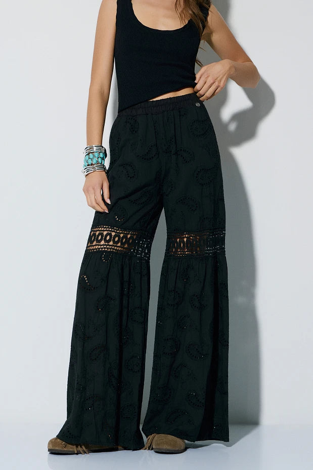 PANTALÓN NEGRO BORDADO