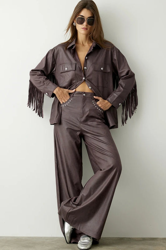 Pantalón ancho estilo cuero