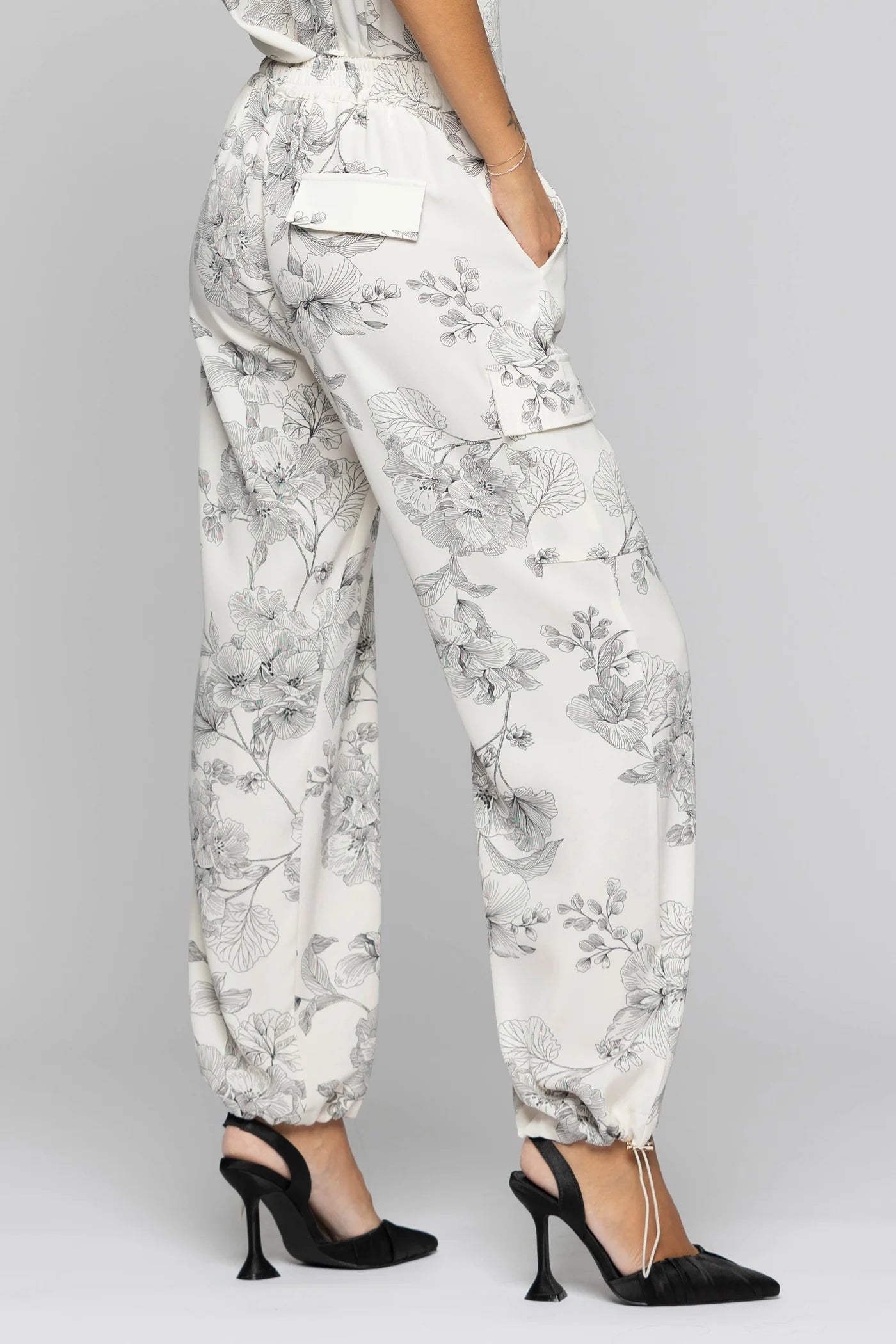 Pantalón cargo flores